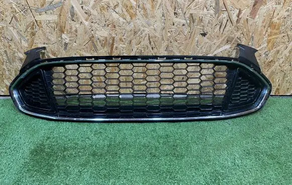 Ford Mondeo MK V Front bumper upper radiator grill DS7J-8200-A