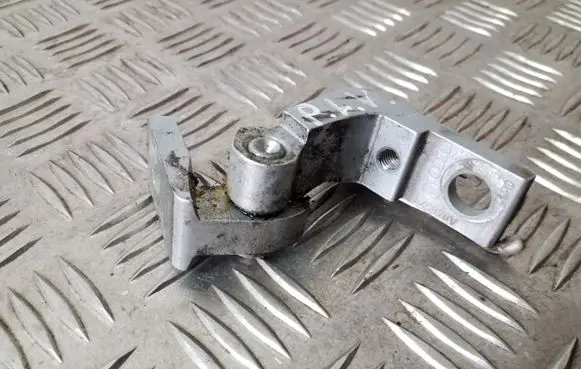 Audi A3 S3 A3 Sportback 8P Front door upper hinge A046573