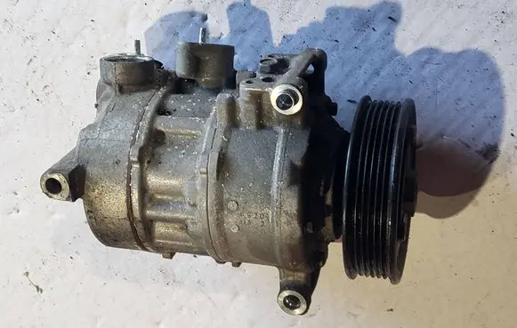 Volkswagen Golf VI Air conditioning (A/C) compressor (pump) 5Q0820803