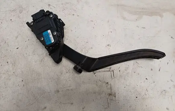 Volkswagen Touareg I Accelerator throttle pedal 7L6723507A