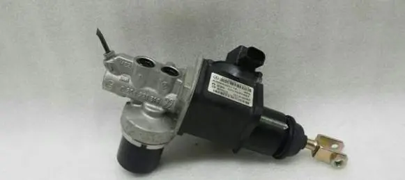 Mercedes-Benz SL R230 Master brake cylinder A0004300112