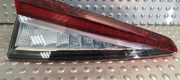 Tailgate rear/tail lights