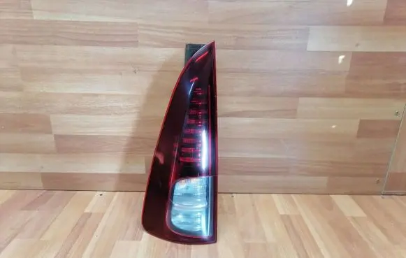 Renault Espace IV Rear/tail lights 8200394722