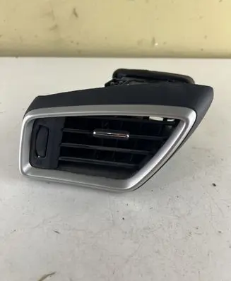 Nissan Qashqai Dashboard side air vent grill/cover trim 30490001 687614EAOA