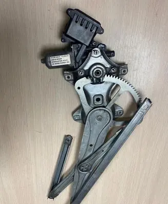 Toyota Verso Front door manual window regulator 698100F020
