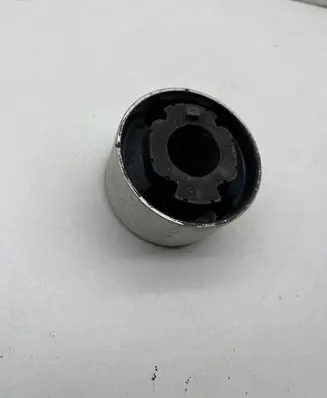 Volvo S90, V90 Engine mount bracket 1360650