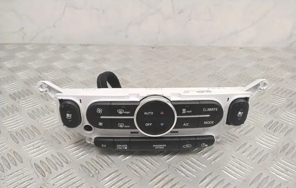 KIA Soul Air conditioner control unit module 97250E4020