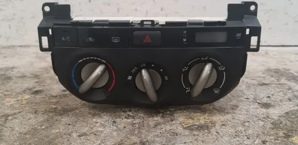 Toyota RAV 4 (XA20) Climate control unit