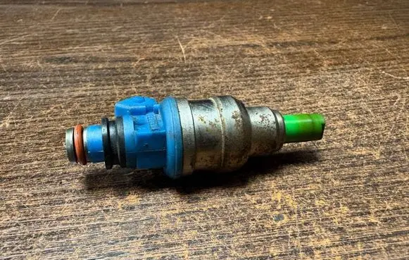 Mitsubishi Lancer Fuel injector MDH182