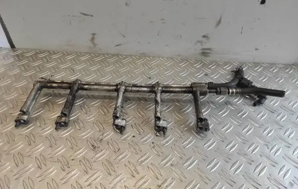 Volkswagen Touareg I Fuel main line pipe 07Z133317K