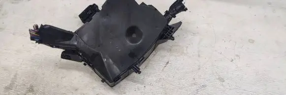 Toyota Avensis T270 Fuse box set 8211105Q10