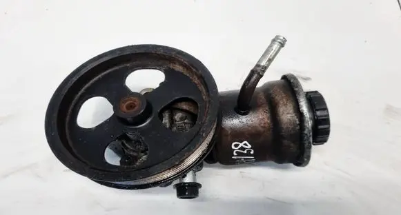 Toyota Corolla Verso AR10 Power steering pump 