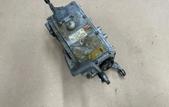 Voltage converter inverter