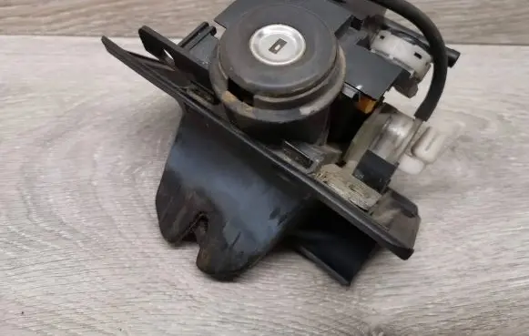Mercedes-Benz E W210 Loading door lock 