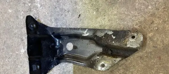 Volkswagen Golf V Fender mounting bracket 1K6821136