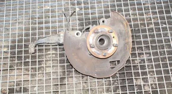Land Rover Discovery 3 - LR3 Front wheel hub