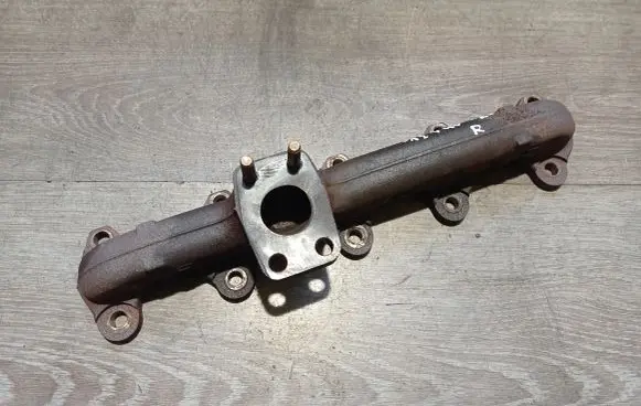 Volvo V40 Exhaust manifold
