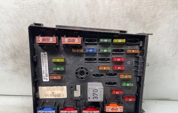 Volkswagen PASSAT B7 Fuse module 3c0937125a 3c215636040312