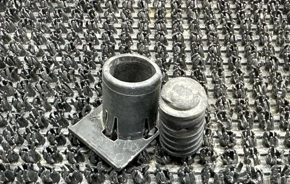 Radiator mount bracket