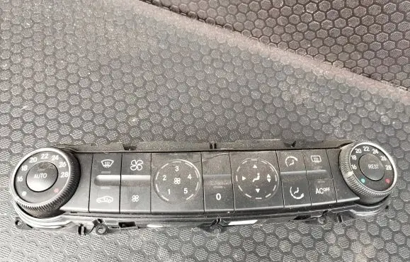 Mercedes-Benz E W211 Climate control unit 2118300190