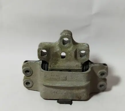 Engine mount bracket