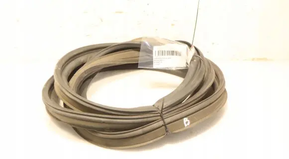Mazda 3 Seal rubber (tailgate) 