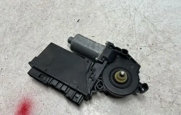 Audi A4 S4 B6 8E 8H Front door window regulator motor 8E1959802B