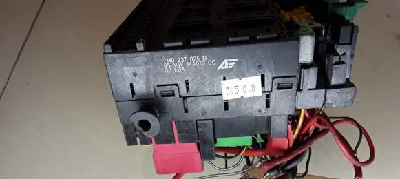 Ford Galaxy Fuse module 7M0937025D 95VW14A073DC