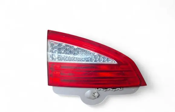 Tailgate rear/tail lights