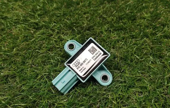 Audi Q3 8U Airbag deployment crash/impact sensor 8K0955557C