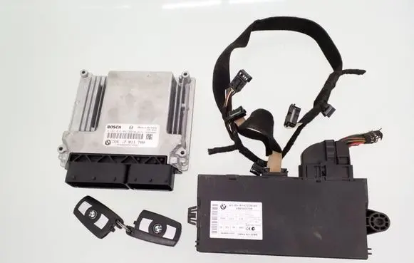 BMW 3 E90 E91 Engine ECU kit and lock set 7811700 6135914722001 0281015043