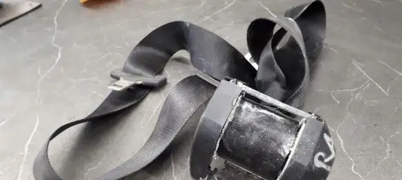 Ford Mondeo Mk III Rear seatbelt