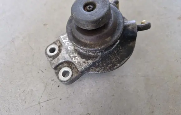 Mitsubishi L200 Fuel filter bracket/mount holder 