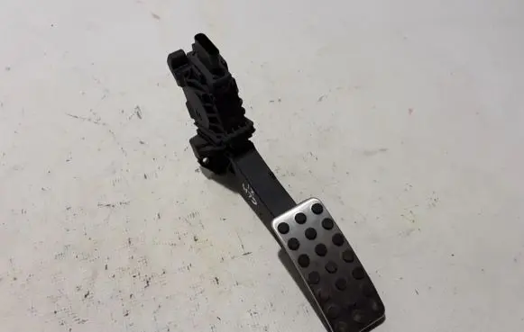 Mercedes-Benz GLA H247 Accelerator throttle pedal A1773001900