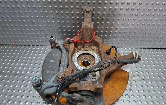 Renault Trafic III (X82) Front wheel hub spindle knuckle S27624729