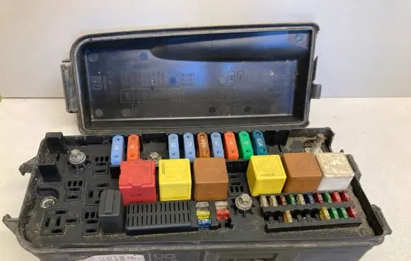 Opel Signum Fuse module 13144709 519066021