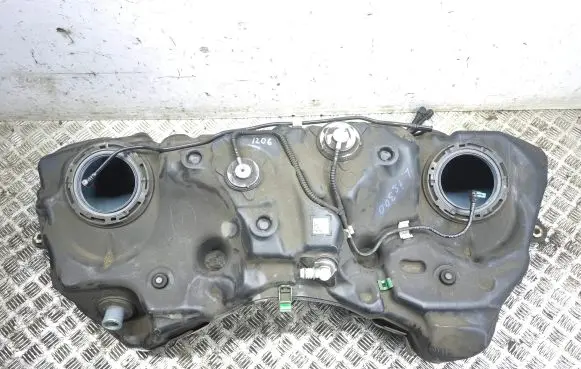 Lexus IS III XE30 Fuel tank 