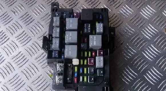 KIA Carens I Fuse module 919501D200