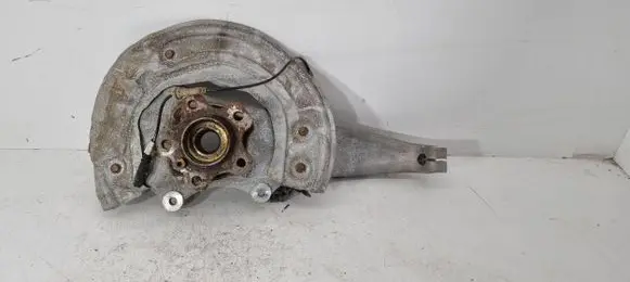 BMW 5 G30 G31 Front wheel hub 6884385
