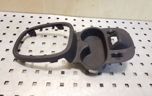Cup holder front