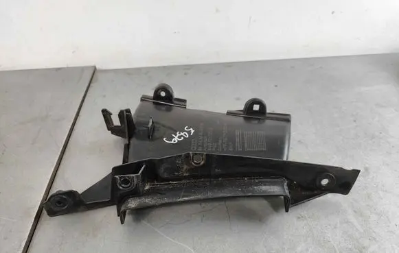 Front bumper mounting bracket