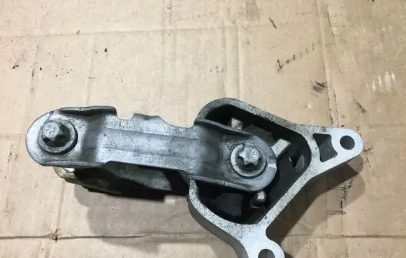 Mercedes-Benz Vito Viano W447 Engine mount bracket A4472400010