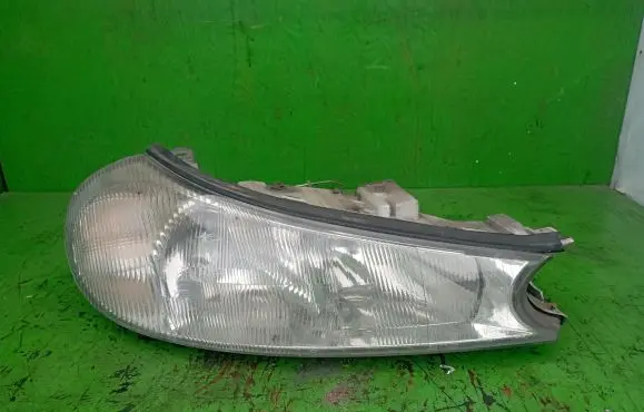 Ford Mondeo MK II Headlight/headlamp
