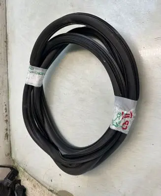 Citroen C3 Front door rubber seal 321