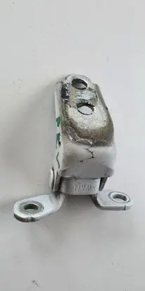 Honda CR-V Front door upper hinge