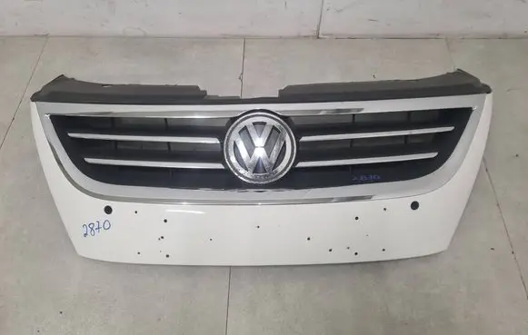Volkswagen PASSAT CC Front bumper upper radiator grill