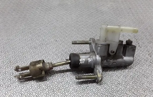 Toyota Corolla Verso E121 Clutch master cylinder