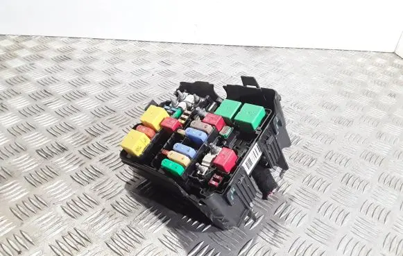 Opel Crossland X Fuse module 9804848580