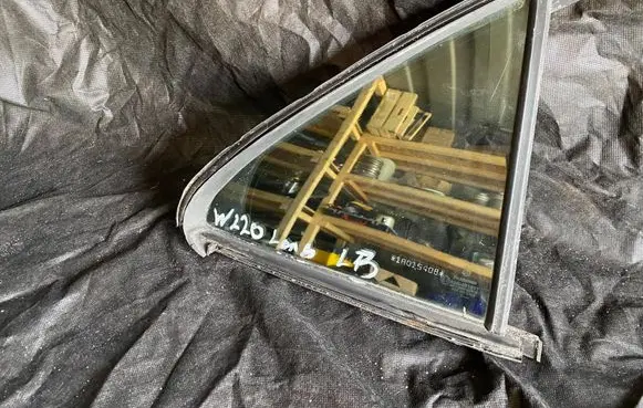 Mercedes-Benz S W220 Rear side window 2207300220
