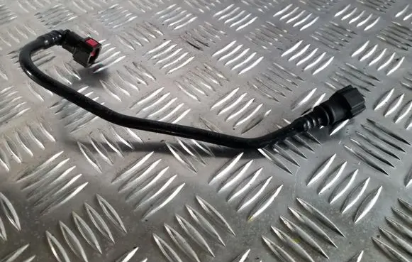 Nissan Juke I F15 Fuel line pipe